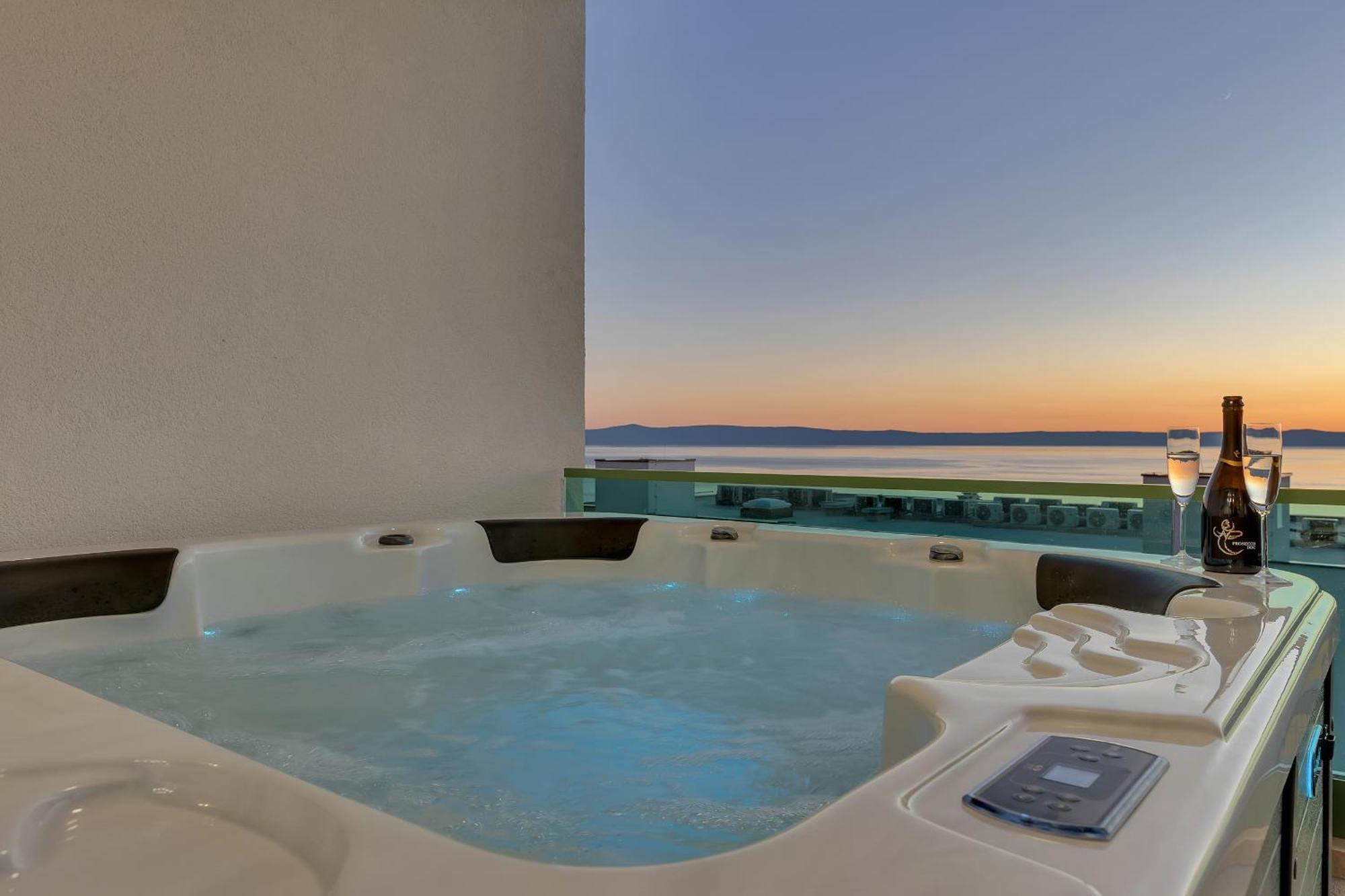 Exclusive Penthouse Big Blue With Private Jacuzzi Lägenhet Makarska Exteriör bild