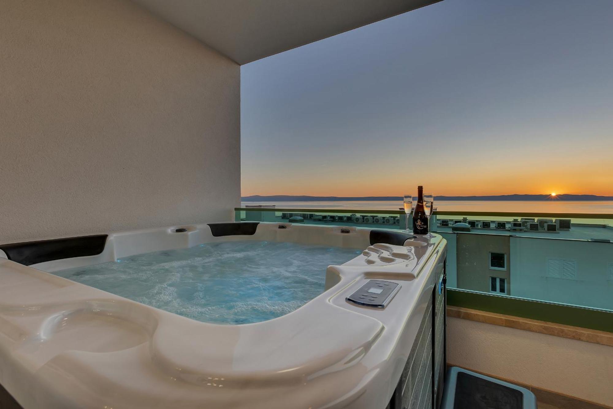 Exclusive Penthouse Big Blue With Private Jacuzzi Lägenhet Makarska Exteriör bild