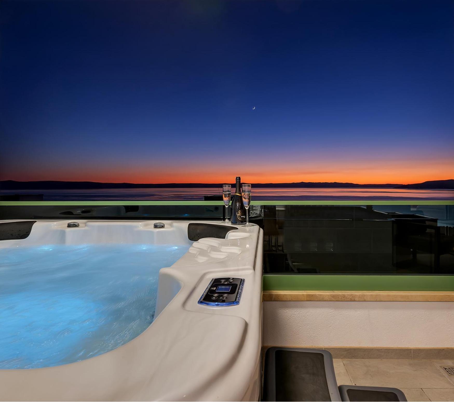 Exclusive Penthouse Big Blue With Private Jacuzzi Lägenhet Makarska Exteriör bild