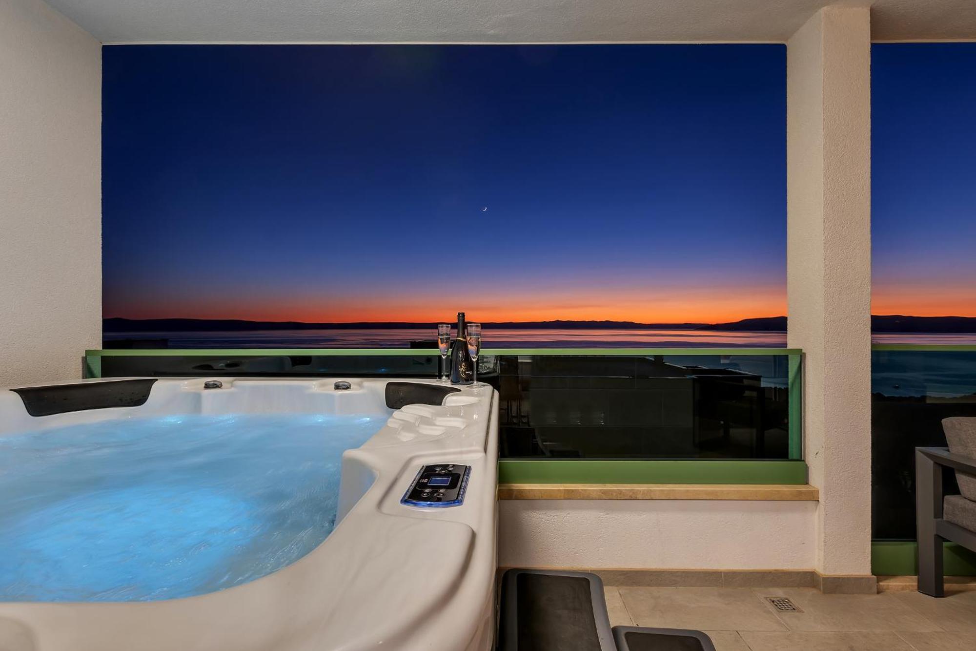 Exclusive Penthouse Big Blue With Private Jacuzzi Lägenhet Makarska Exteriör bild